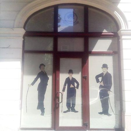 Chaplin Hotel Lviv Bagian luar foto