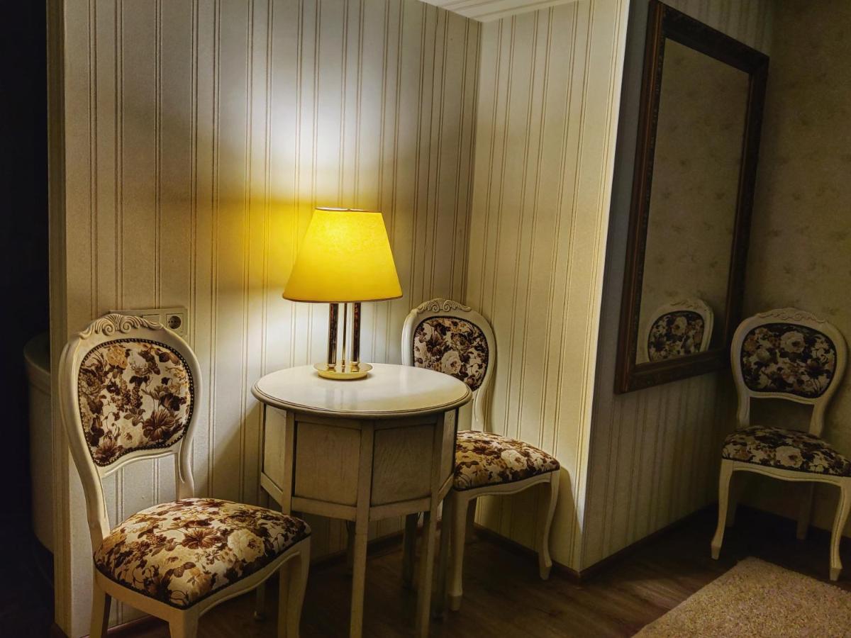 Chaplin Hotel Lviv Bagian luar foto