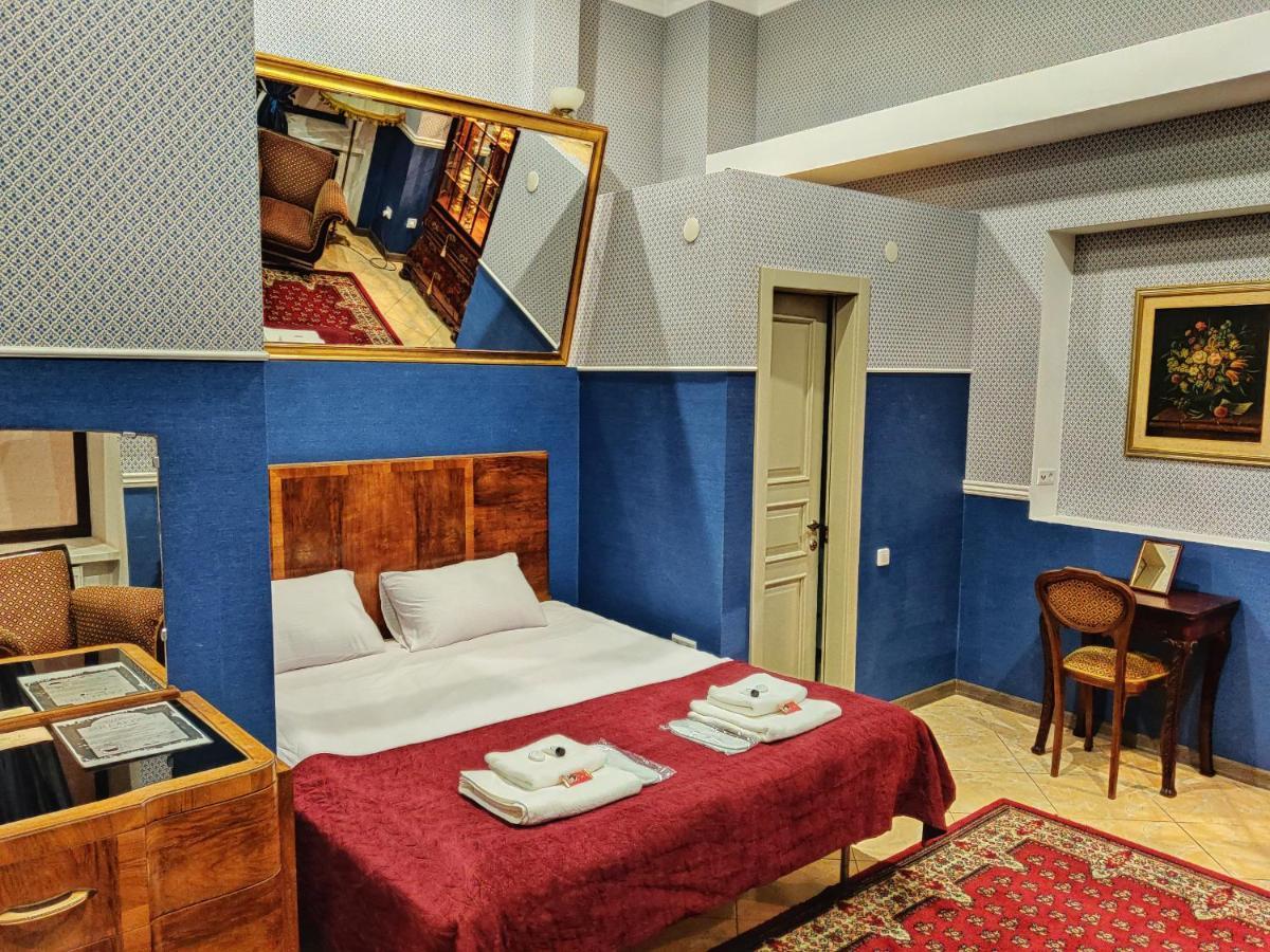 Chaplin Hotel Lviv Bagian luar foto