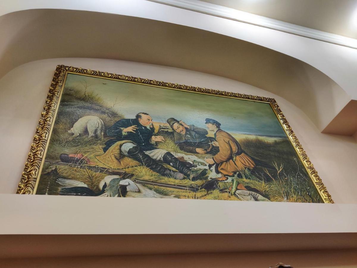 Chaplin Hotel Lviv Bagian luar foto