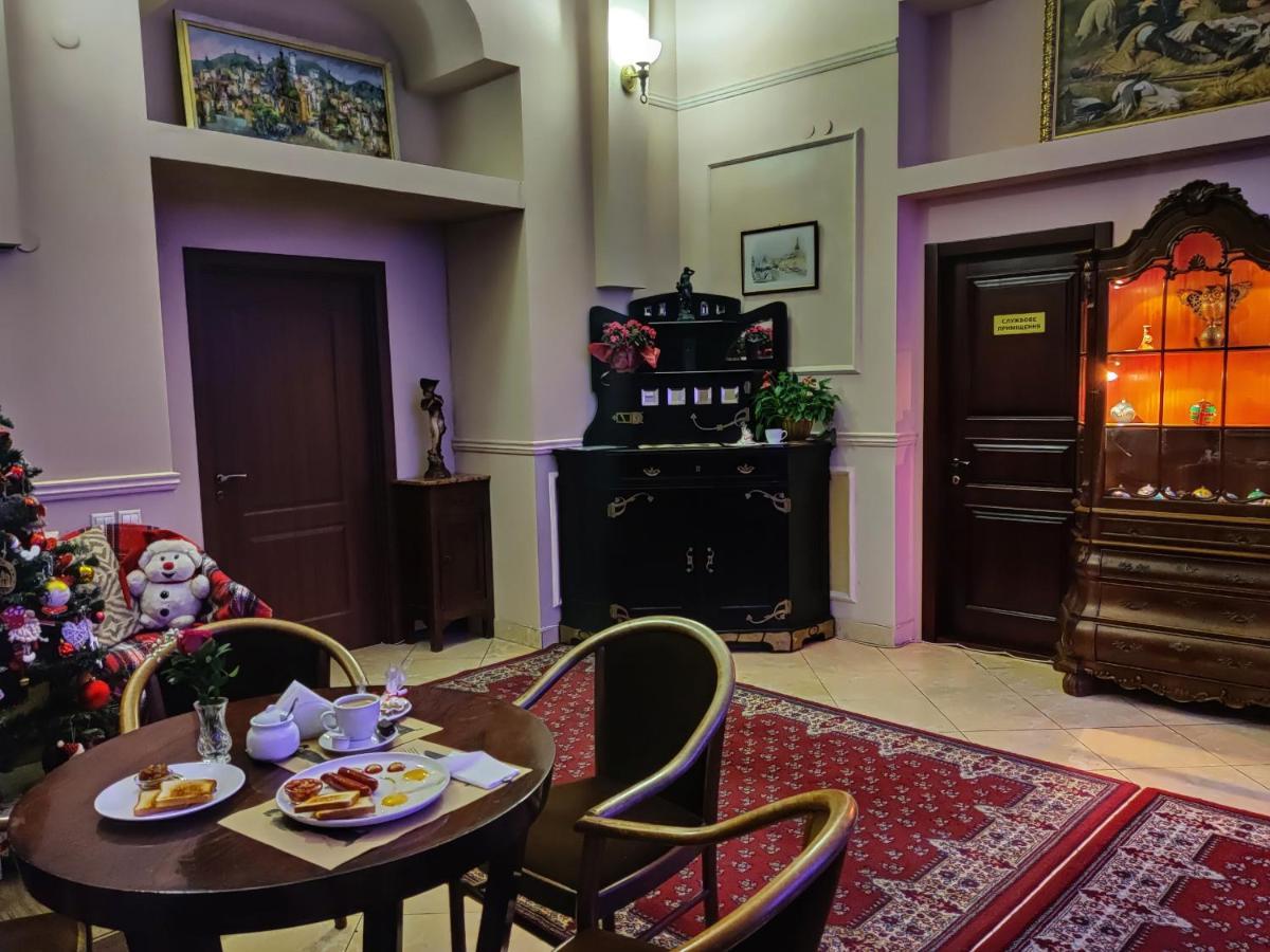 Chaplin Hotel Lviv Bagian luar foto