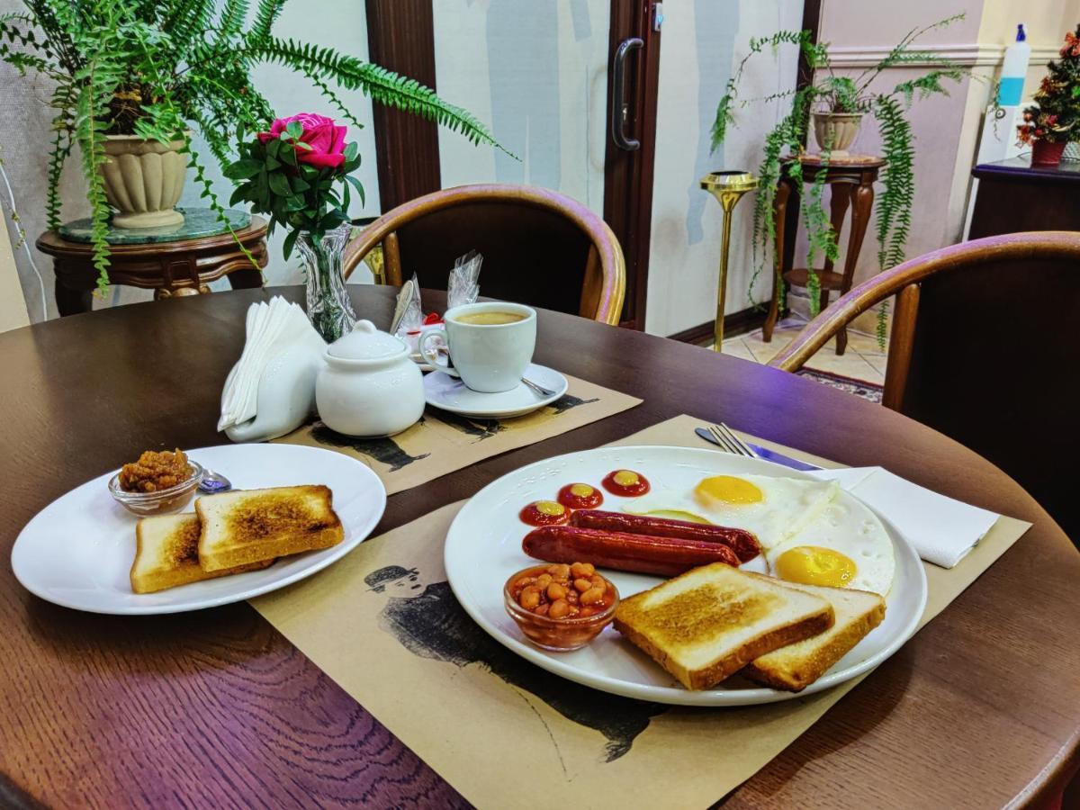Chaplin Hotel Lviv Bagian luar foto