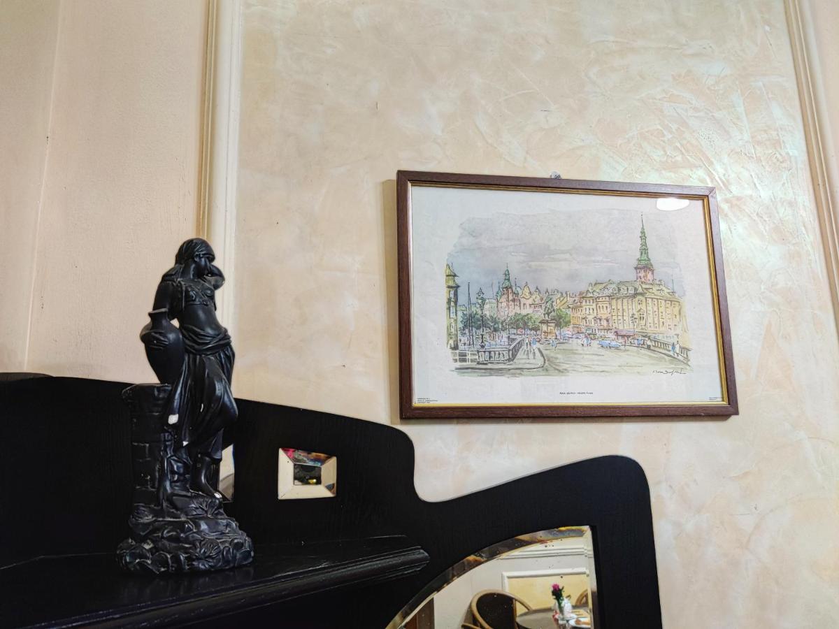 Chaplin Hotel Lviv Bagian luar foto