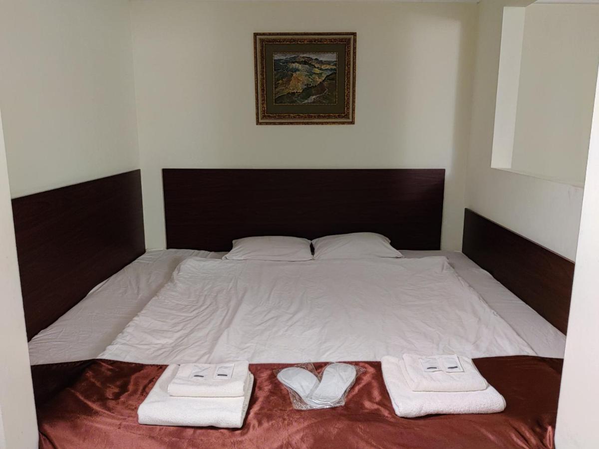 Chaplin Hotel Lviv Bagian luar foto