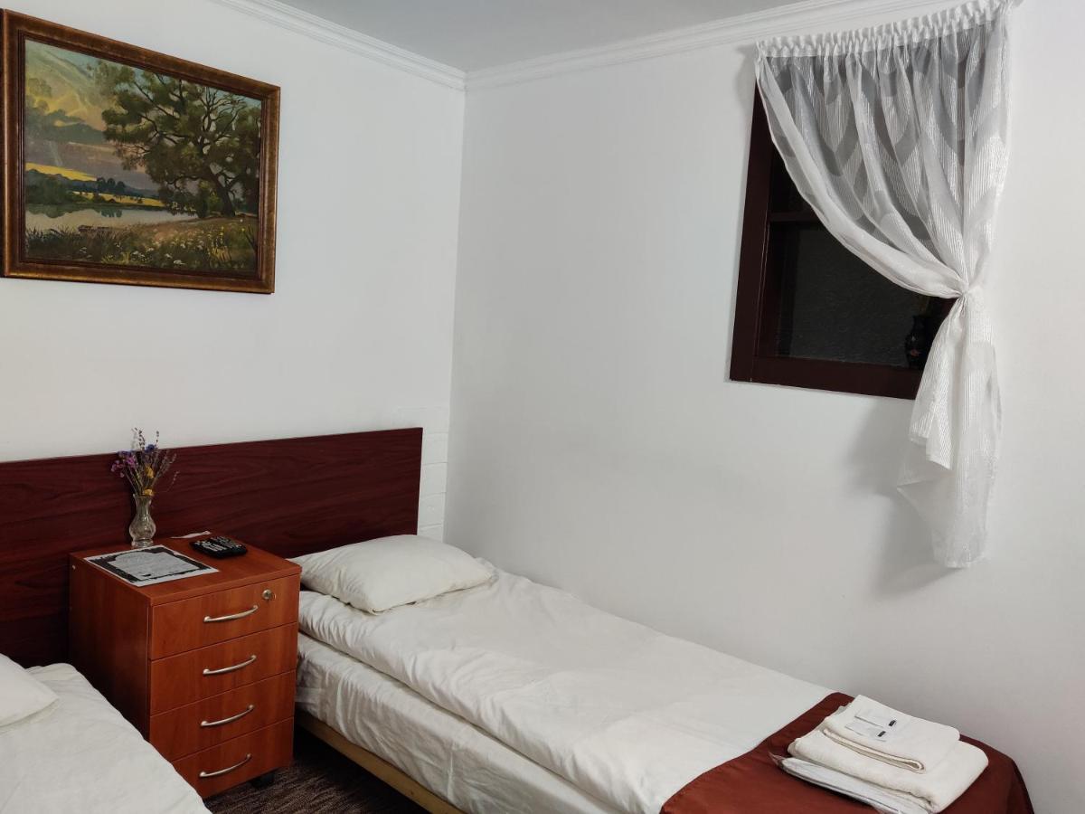 Chaplin Hotel Lviv Bagian luar foto