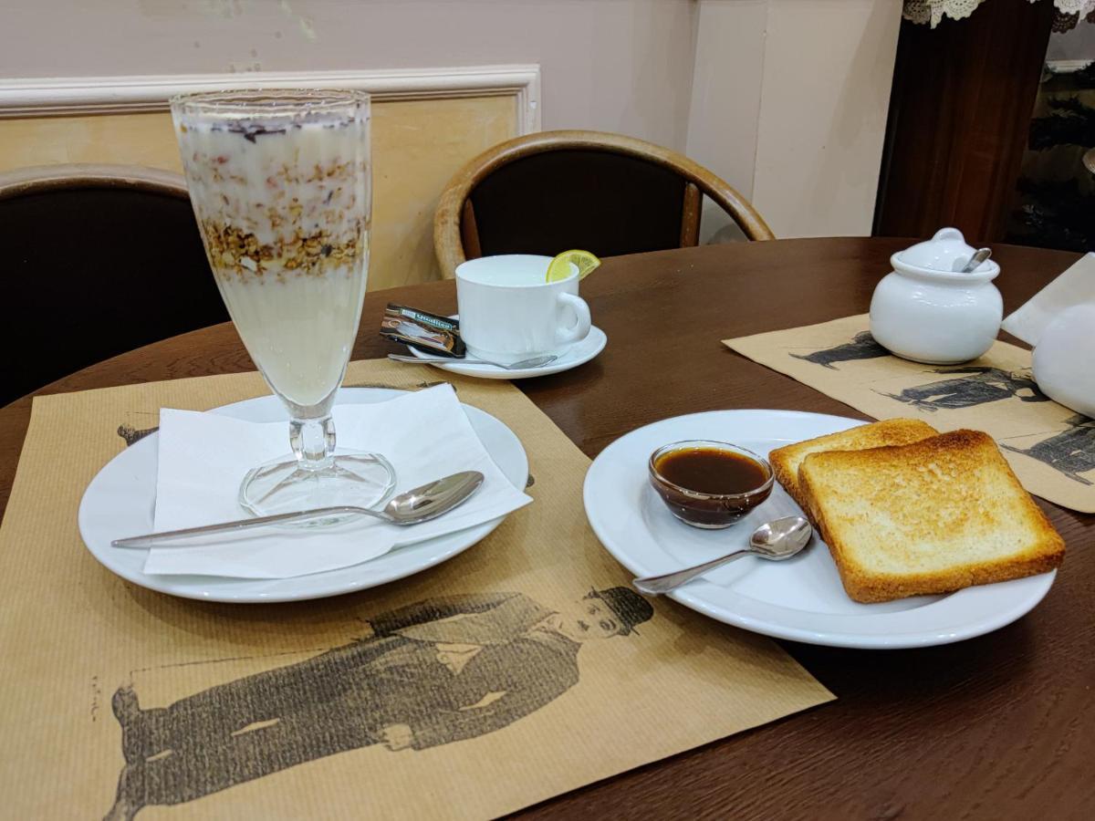 Chaplin Hotel Lviv Bagian luar foto