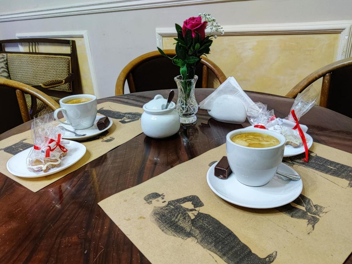 Chaplin Hotel Lviv Bagian luar foto