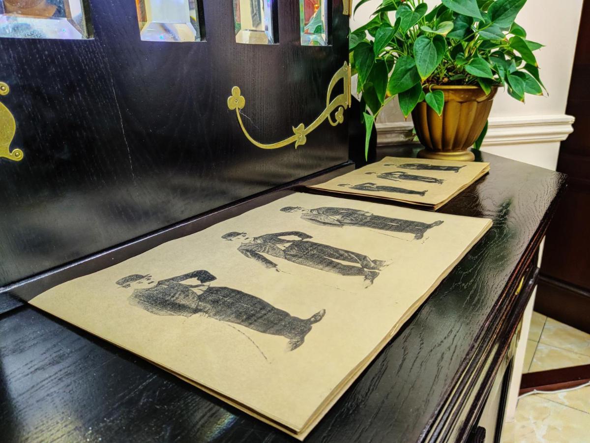 Chaplin Hotel Lviv Bagian luar foto