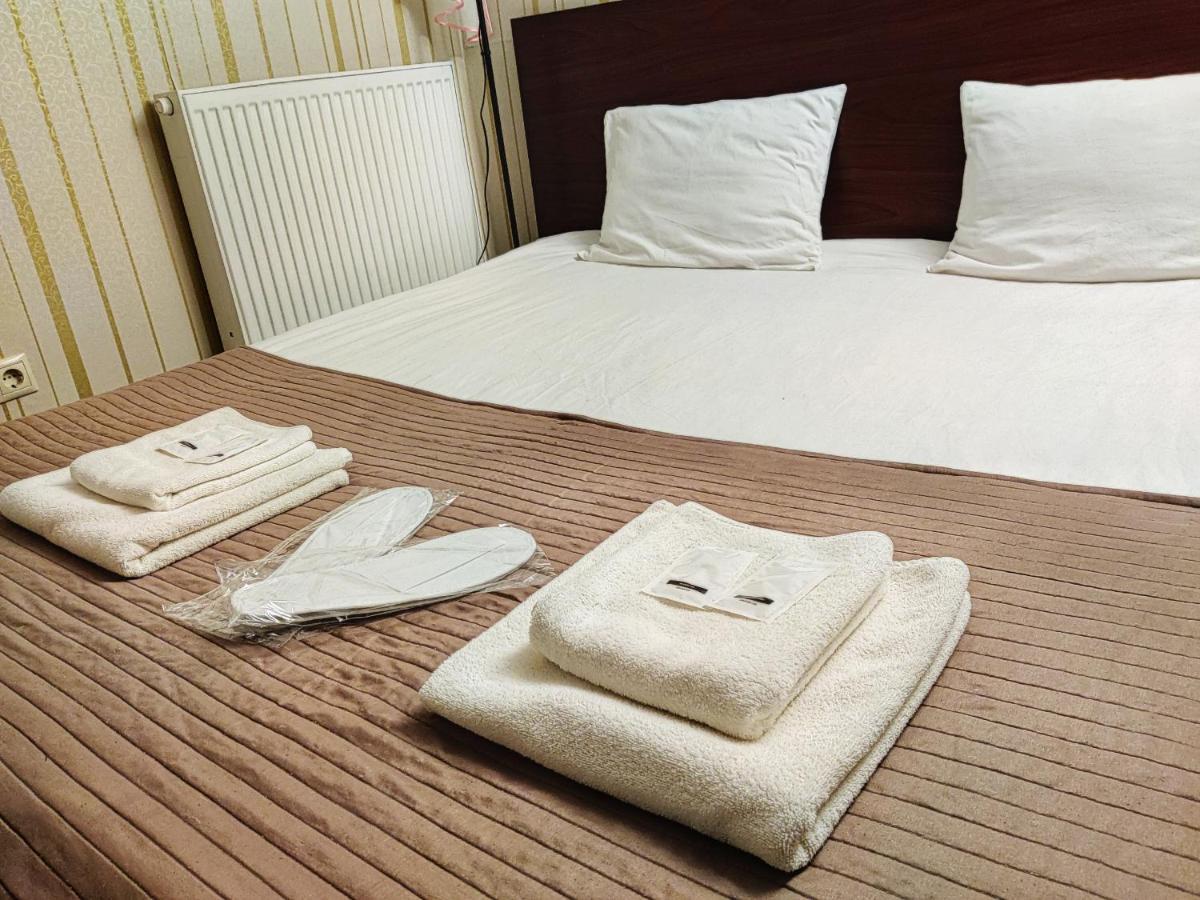 Chaplin Hotel Lviv Bagian luar foto