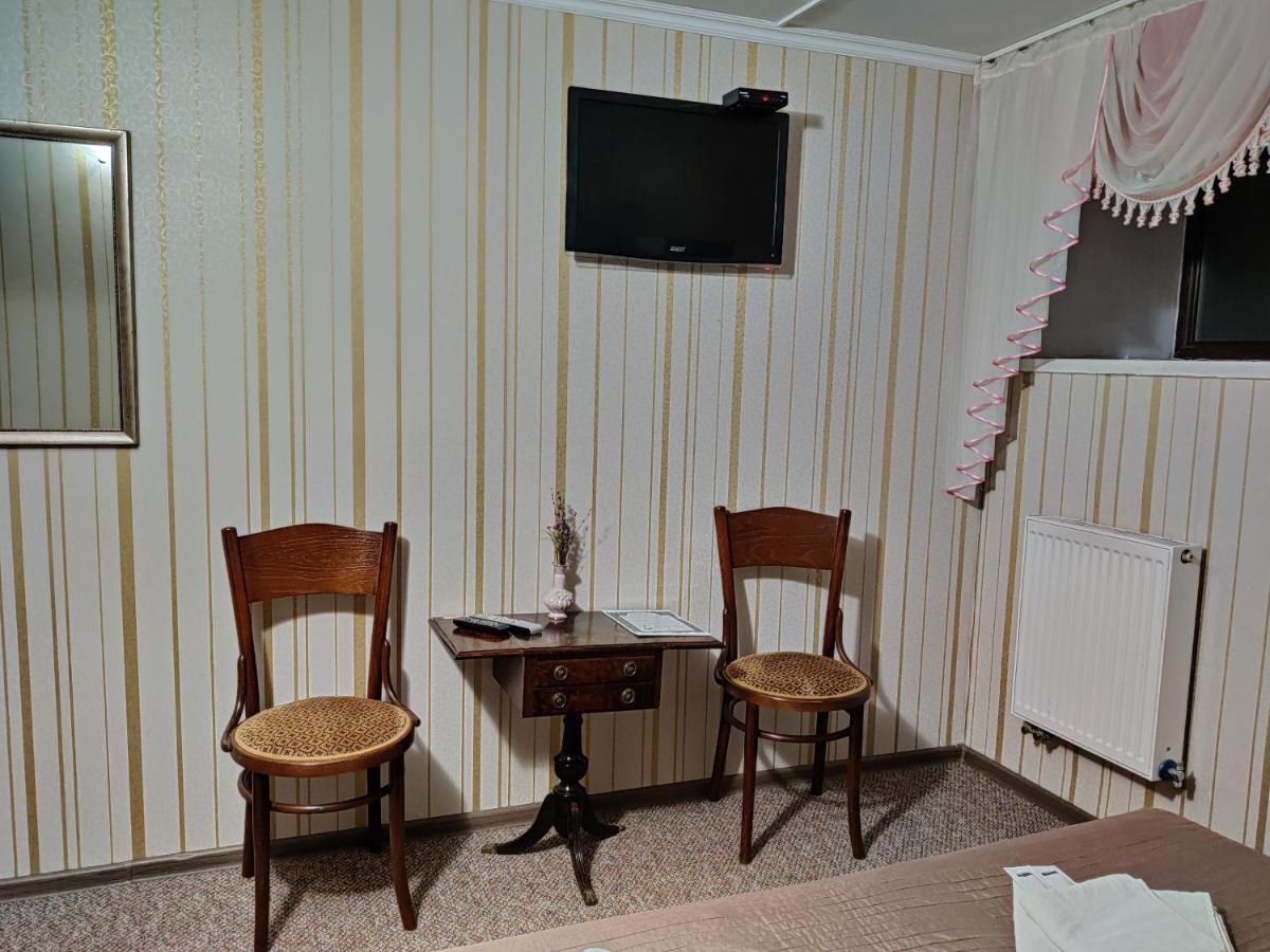 Chaplin Hotel Lviv Bagian luar foto