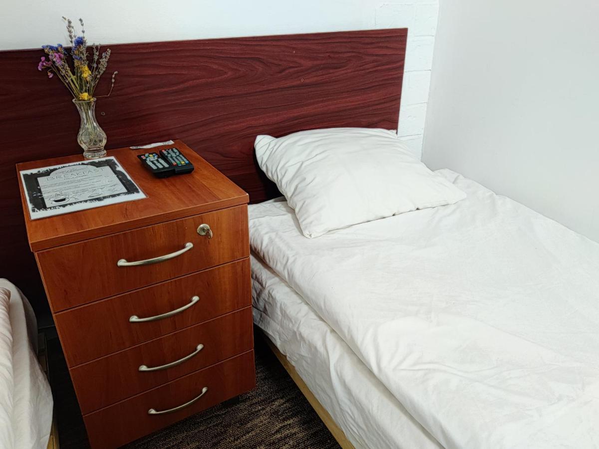 Chaplin Hotel Lviv Bagian luar foto