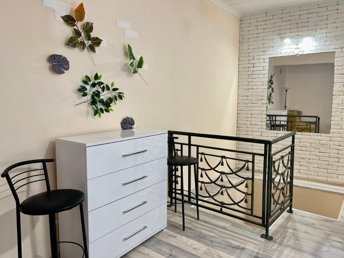 Chaplin Hotel Lviv Bagian luar foto
