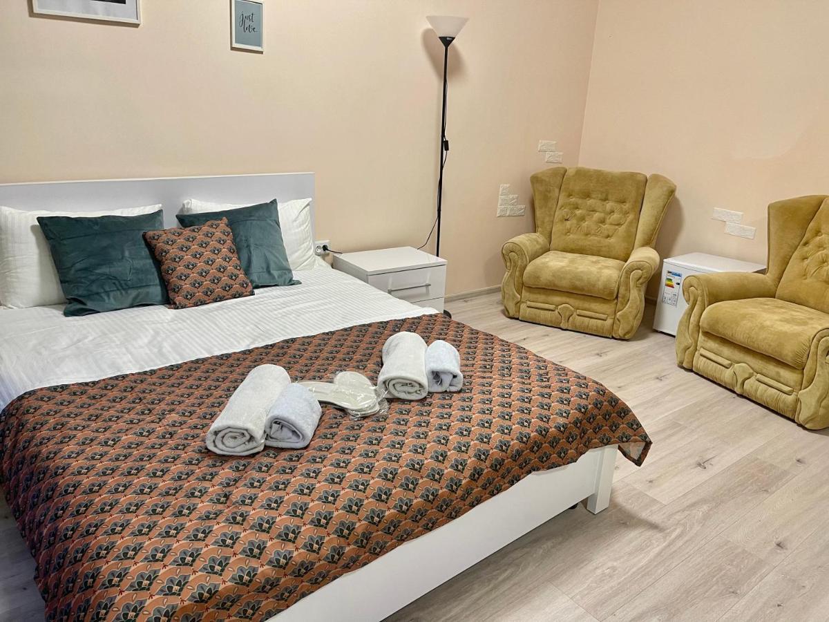 Chaplin Hotel Lviv Bagian luar foto