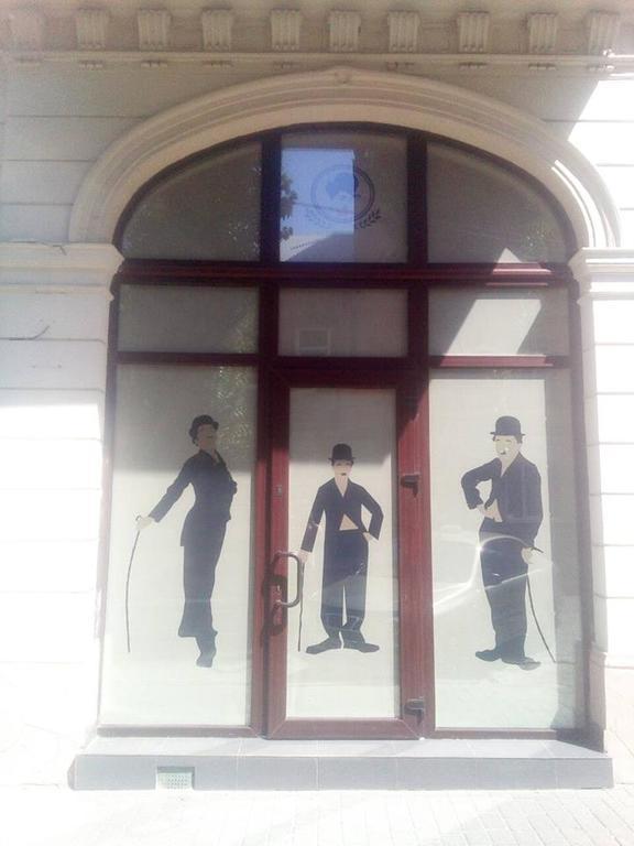 Chaplin Hotel Lviv Bagian luar foto